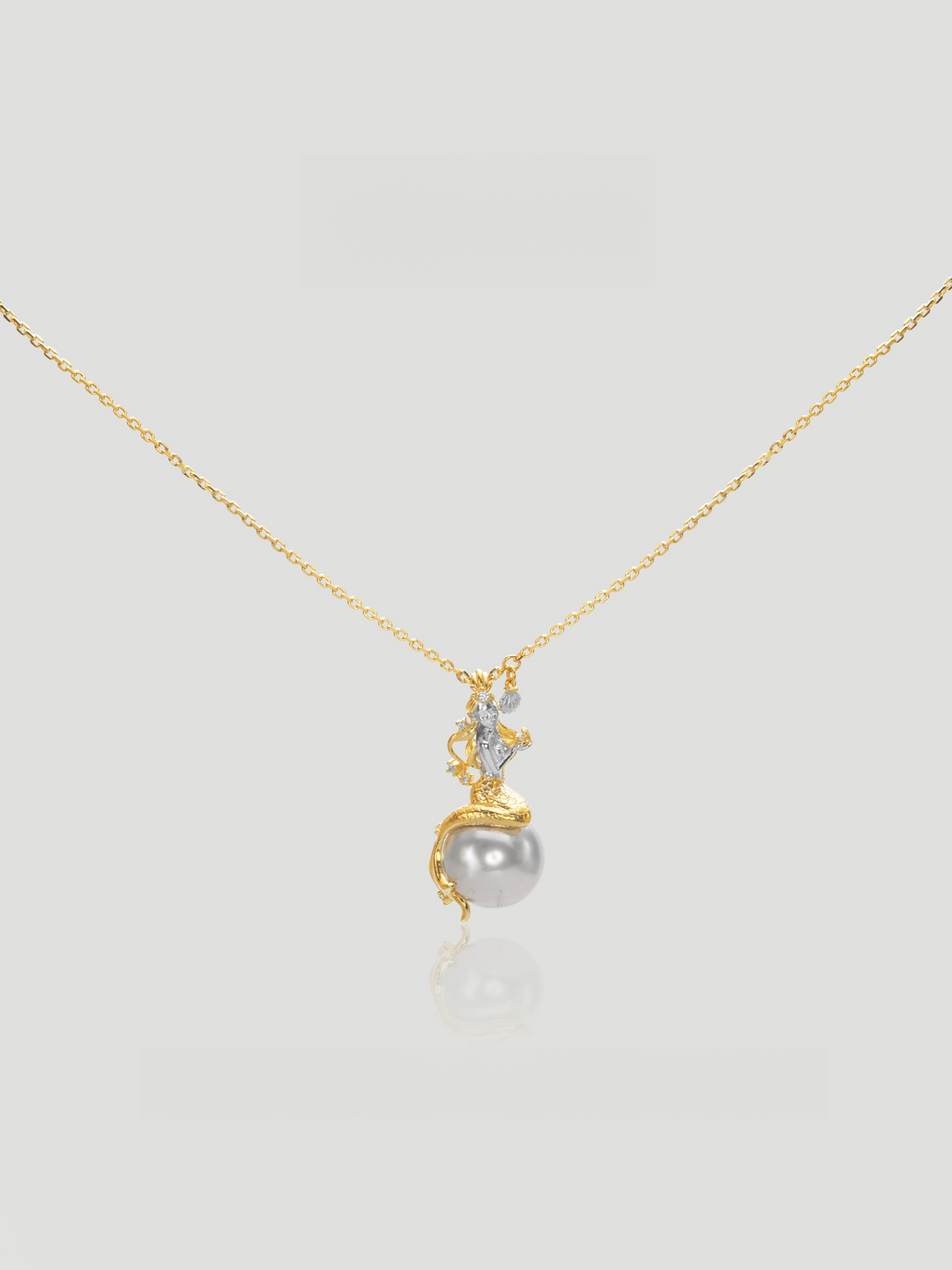 CARV. gold pearl pendant necklace with grey pearl drop, zircon accent and fine chain detail