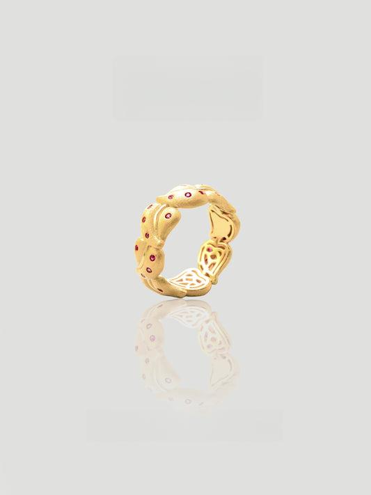 CARV. gold leaf band ring with red stone accents, sculptural leaf motif and openwork band detail