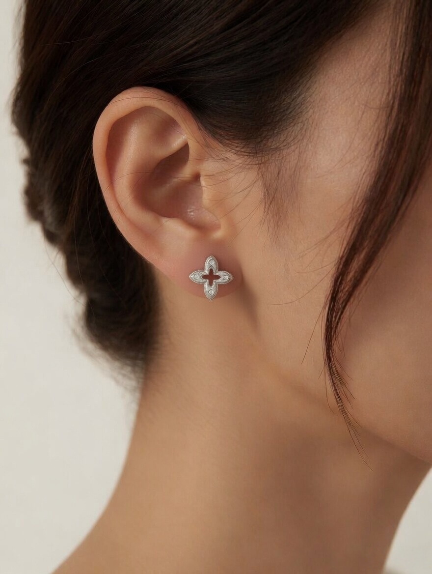 Éclat Clover Stud Earrings