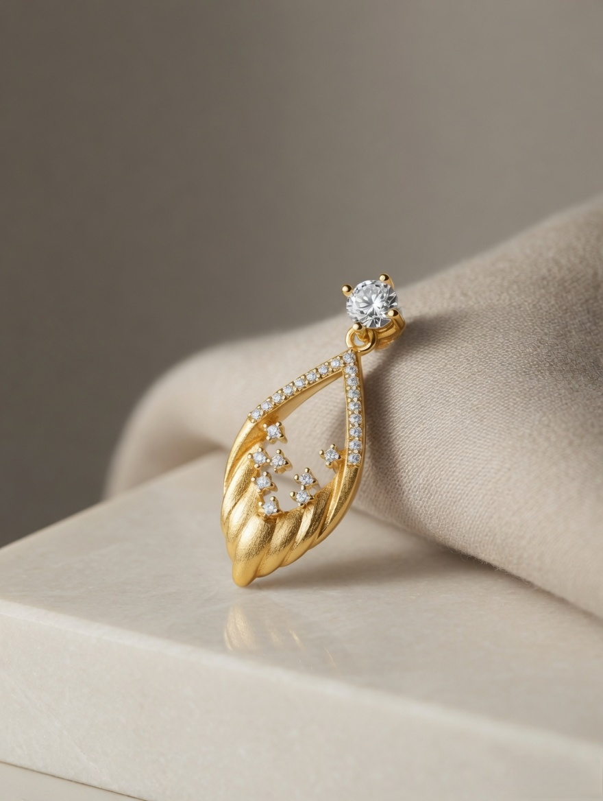 CARV. gold openwork marquise pendant necklace with crystal flower detail and pavé top display